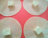 クリームチーズを餃子の皮で包み揚げぇ～作り方2写真