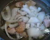 新玉ねぎと鶏肉の味噌汁✿作り方2写真