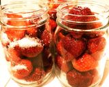 材料2つだけ！いちごのルビーシロップ作り方3写真