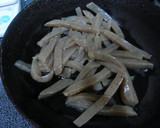 甘くて旨♪新たま・蒟蒻炒めの卵みそ作り方3写真