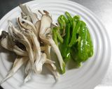 ピーマンと舞茸★ギョーザ皮で巻焼き作り方1写真