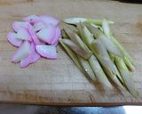 アスパラとかまぼこのわさびマヨ和え作り方1写真