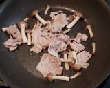 簡単まかない☆豚肉としめじのもちピザ作り方2写真