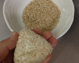 梅マヨおにぎり・胡麻ととろろ昆布で作り方3写真