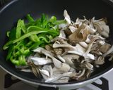 舞茸とピーマンの塩昆布炒め作り方4写真