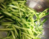 柚子胡椒で旨い！きゅうりと豚のピリ辛和え作り方3写真