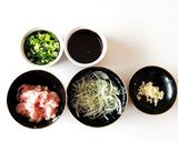 甜麺醤のみ！葱をのせた甘辛味の肉炒め作り方3写真