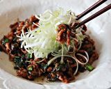 甜麺醤のみ！葱をのせた甘辛味の肉炒め作り方7写真
