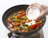えびとセロリのグリーンカレー風炒めカレー作り方7写真