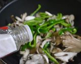 舞茸とピーマンの塩昆布炒め作り方5写真