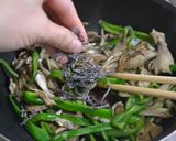 舞茸とピーマンの塩昆布炒め作り方7写真