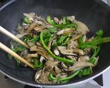 舞茸とピーマンの塩昆布炒め作り方9写真