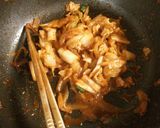 熱々◎月見豚キムチうどん作り方3写真