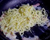 焼そばで仕上げる！アサリのクリームパスタ作り方3写真