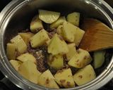じゃがいもと豚そぼろのうま煮作り方1写真