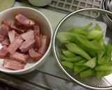 簡単おつまみ☆セロリベーコンにんにく炒め作り方1写真