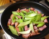簡単おつまみ☆セロリベーコンにんにく炒め作り方4写真