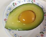 簡単！アボカドにすっぽり卵作り方1写真
