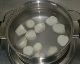 里芋と鶏肉の味噌煮っころがし作り方1写真