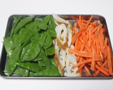 さやえんどうとにんじんとちくわの甘辛炒め作り方1写真