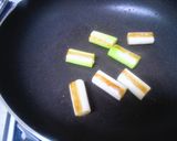 ごま油風味の白ネギとわかめのお味噌汁♪作り方1写真