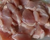 塩麹で胸肉も柔らか＊鶏ごぼう作り方1写真