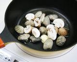 マッシュルームとあさりのワイン蒸し♪作り方4写真