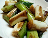 旬の新鮮ネギを焼き鳥のタレで炒める！作り方3写真