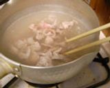 ブロッコリーと胡麻だれ豚こま肉のサラダ作り方1写真