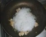 糸こんと鶏もも肉のペペロンチーノ作り方4写真