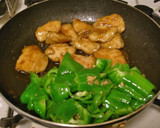 鶏むね肉と旬の甘いピーマンの生姜醤油炒め作り方4写真