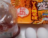 即席焼きそばでオム焼きそば作り方1写真