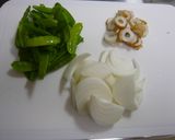 新玉ねぎと絹さやの卵とじ作り方1写真