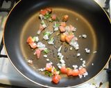 トマトと青唐辛子入りのオムレツ作り方1写真