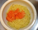 フライパンで手軽にランチ！焼きラーメン☆作り方2写真