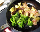 さつま芋とブロッコリーのベーコン炒め作り方3写真