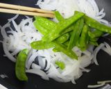 豚肉と絹さやの卵とじ作り方4写真