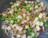 納豆と挽肉、ネバネバ野菜の中華風炒め作り方2写真