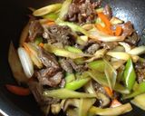 セロリと牛肉のオイスター＆黒コショウ炒め作り方5写真