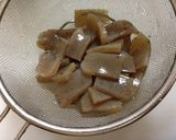 いりこで蓮根とごぼうの煮物⊛蒟蒻ﾌﾟﾗｽ作り方4写真