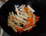 大根、蓮根、人参のゴマ油炒め作り方3写真