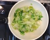 豚ひき肉とレタスのホットサラダ作り方3写真