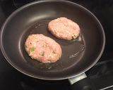 なめ茸の旨味が肉汁にギュッ！なハンバーグ作り方4写真