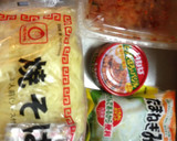 『とりそぼろとバジル』の缶でミーゴレン風作り方1写真