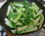 和風であっさり！青梗菜とちくわの醤油炒め作り方2写真