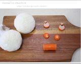 簡単キャラ弁＊ニワトリおにぎり作り方1写真