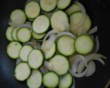 ズッキーニと豚小間肉と新玉ねぎの炒め物作り方11写真