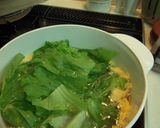 ごま油と生姜の風味 レタスのかき玉スープ作り方3写真