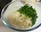 家計の味方もやしとニラのお好み焼き作り方1写真