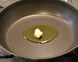 椎茸の軸とウインナーのガーリック炒め作り方3写真